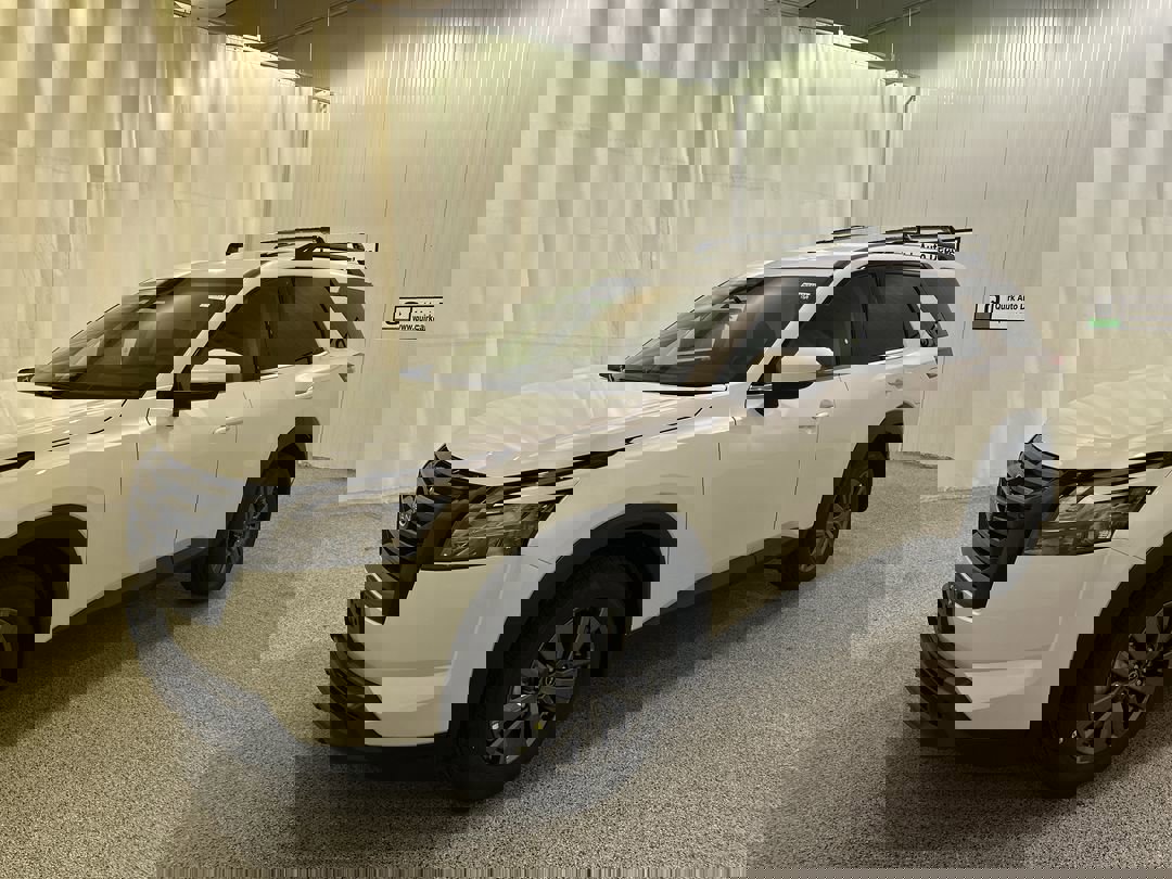 2025 Nissan Pathfinder SV photo 4