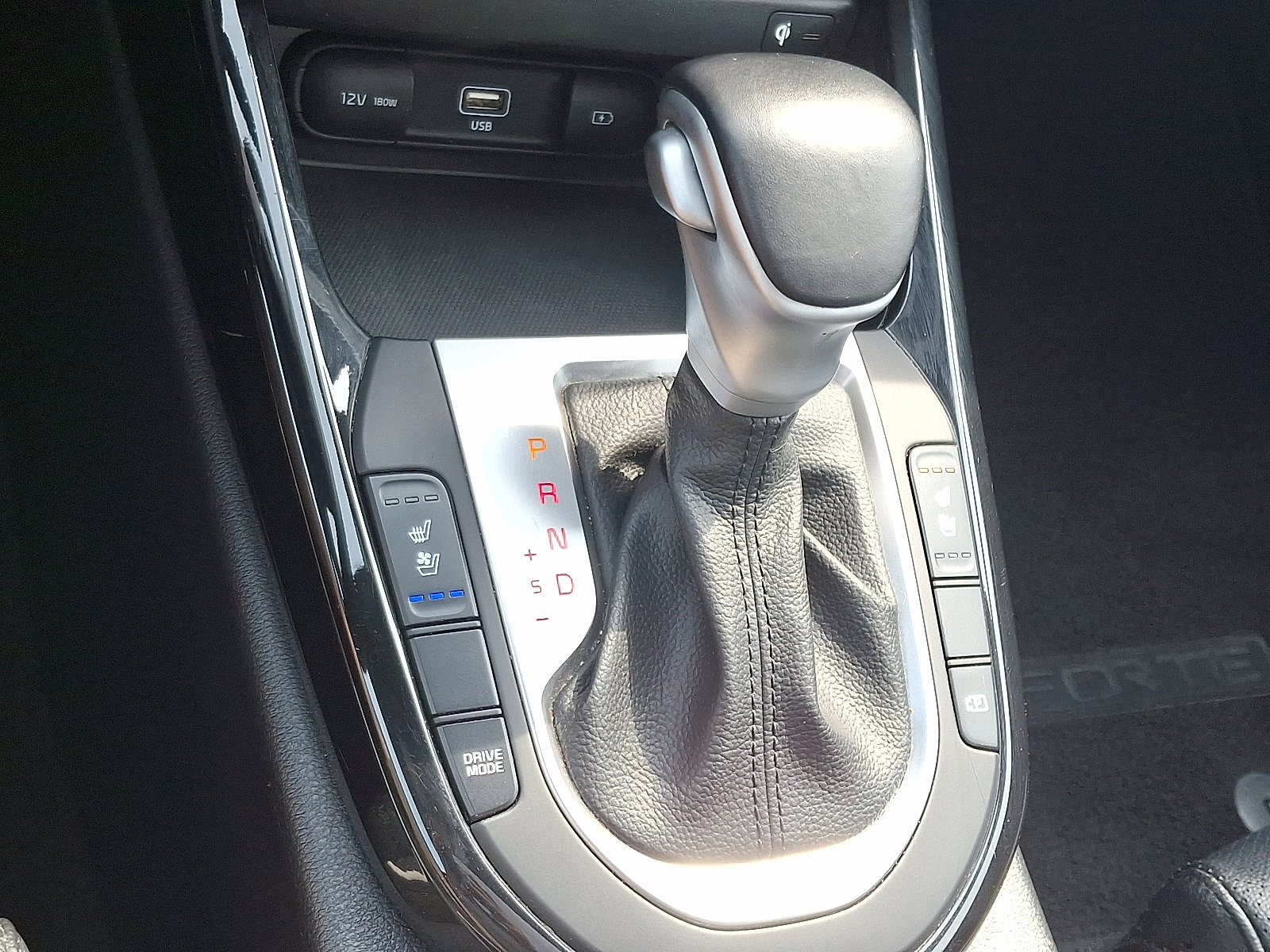 2022 Kia Forte GT-Line photo 15