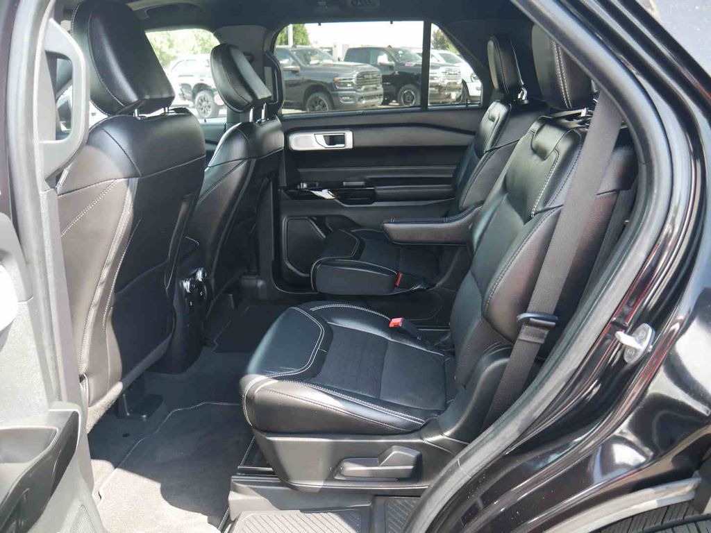 2022 Ford Explorer ST photo 12