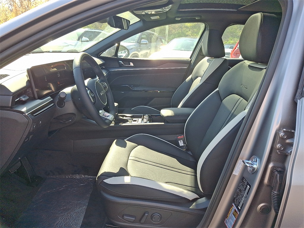 2025 Kia K5 GT-Line photo 13