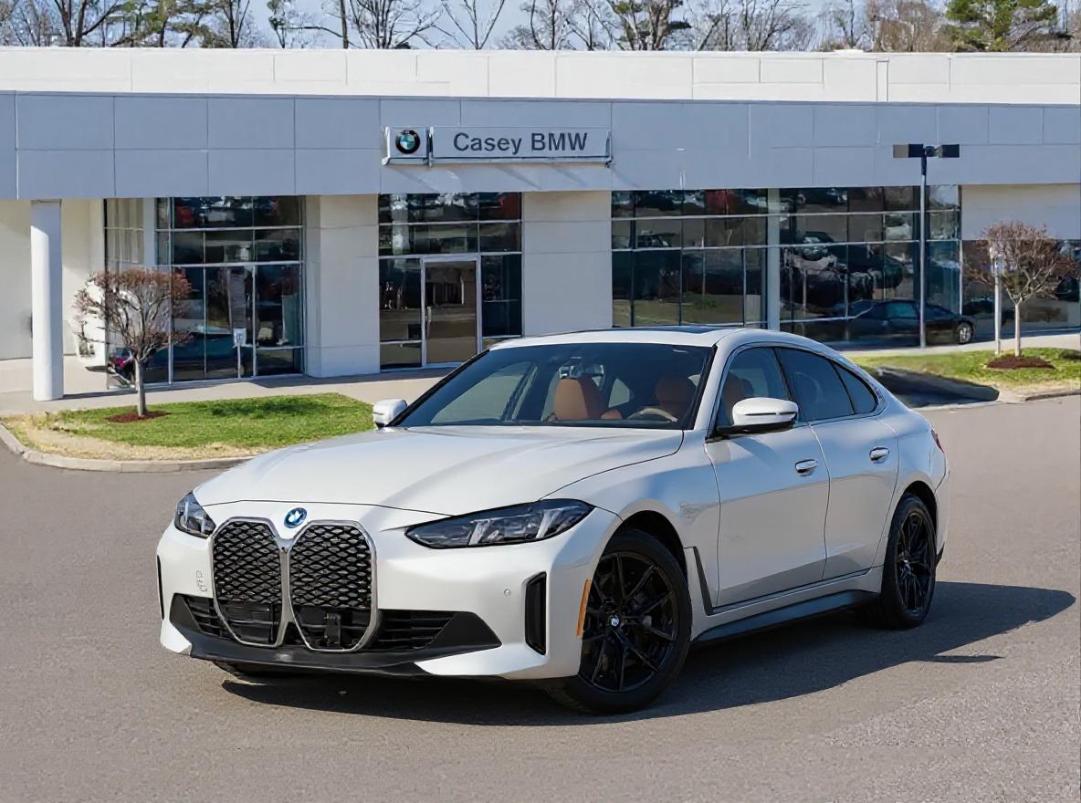 2025 BMW i4 40's photo