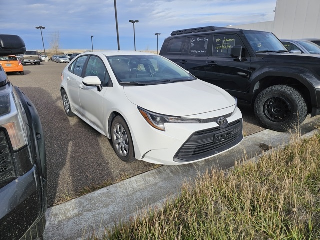 2025 Toyota Corolla LE photo 3