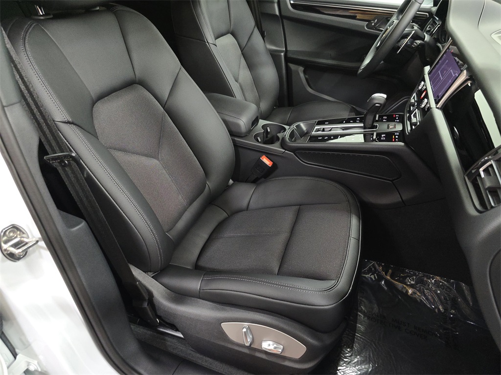 2024 Porsche Macan photo 26
