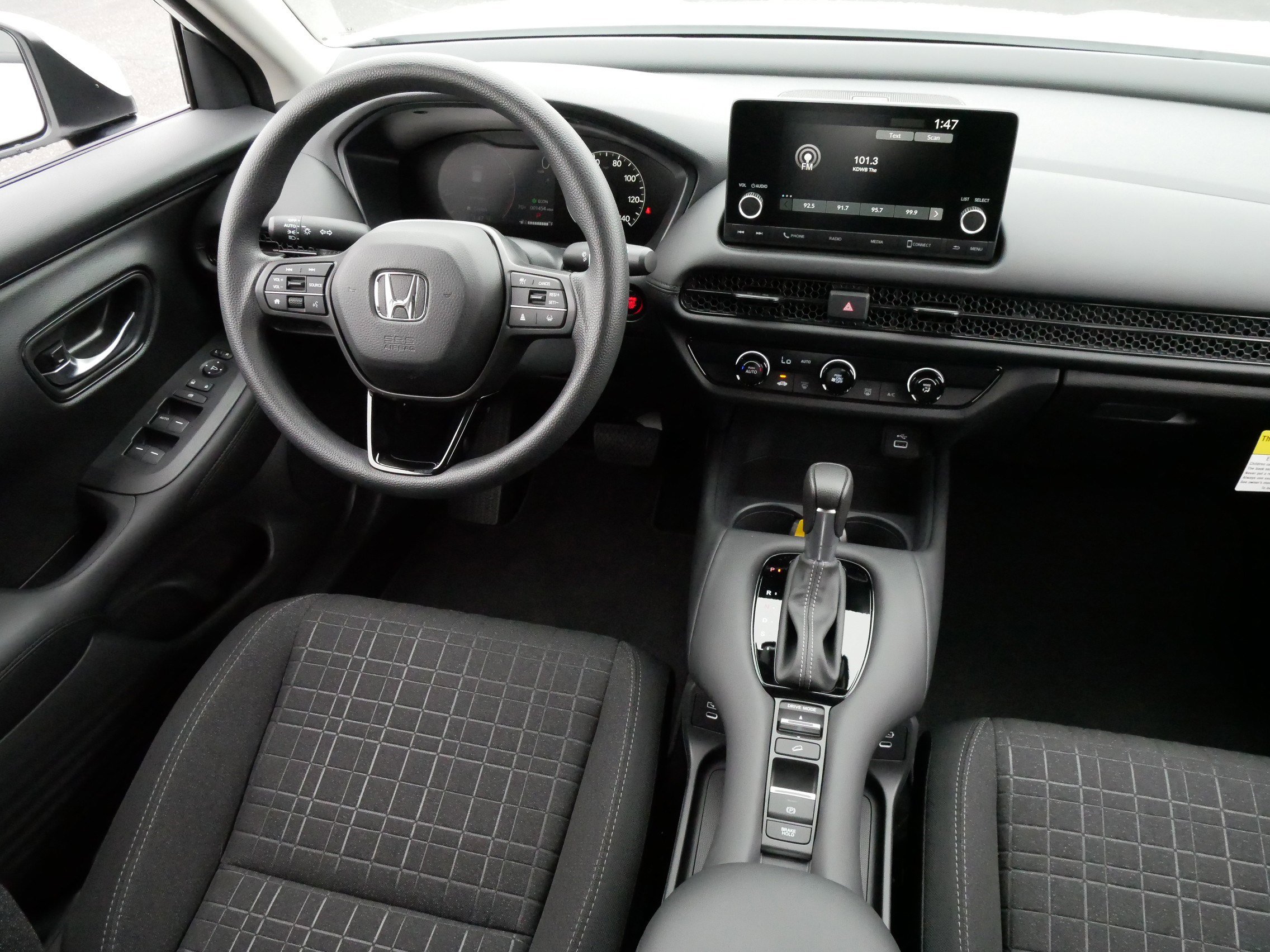 2025 Honda HR-V LX photo 9