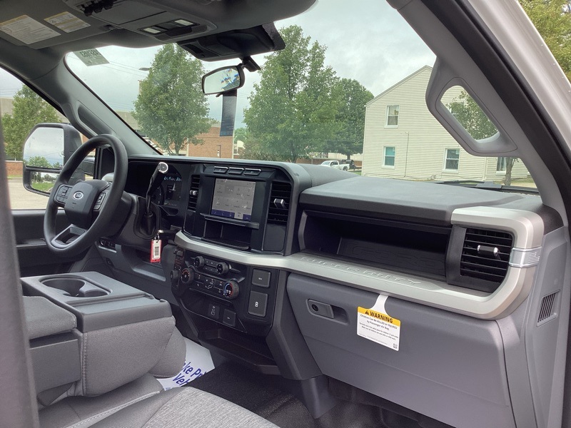 2024 Ford F-350 photo 13