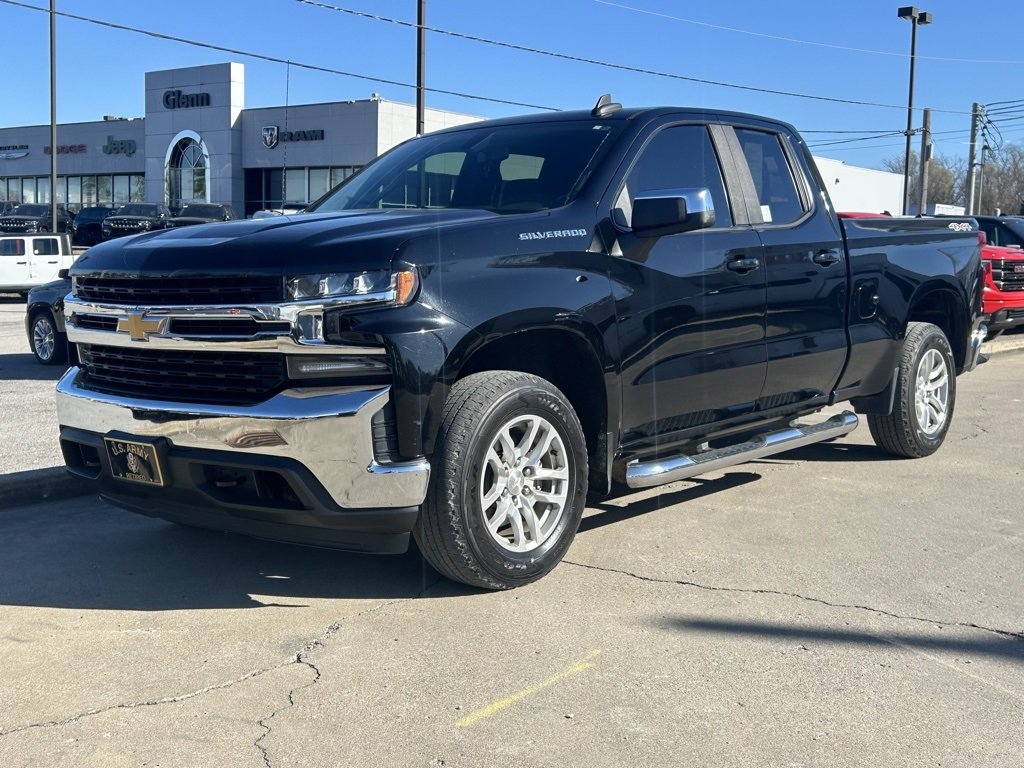 2020 Chevrolet Silverado 1500 LT photo 2