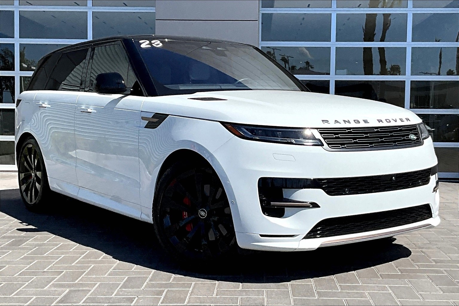 2023 Land Rover Range Rover Sport SE photo 3
