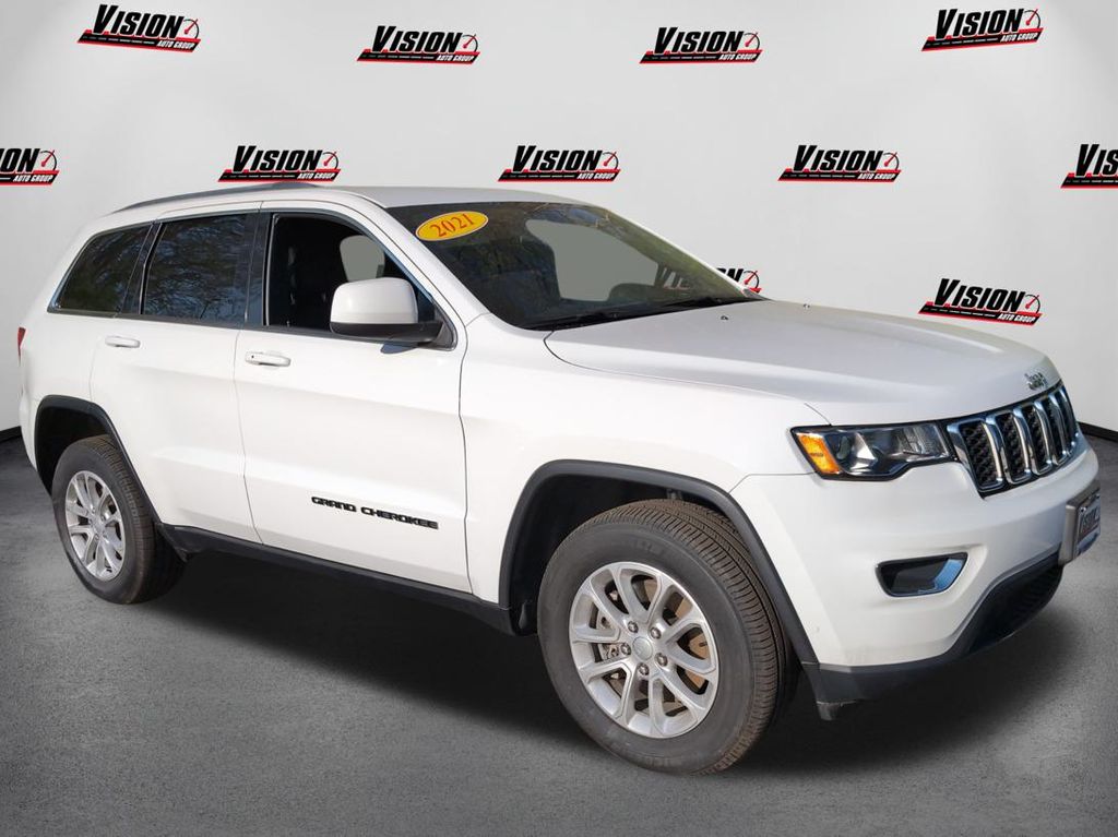 2021 Jeep Grand Cherokee Laredo X photo 3