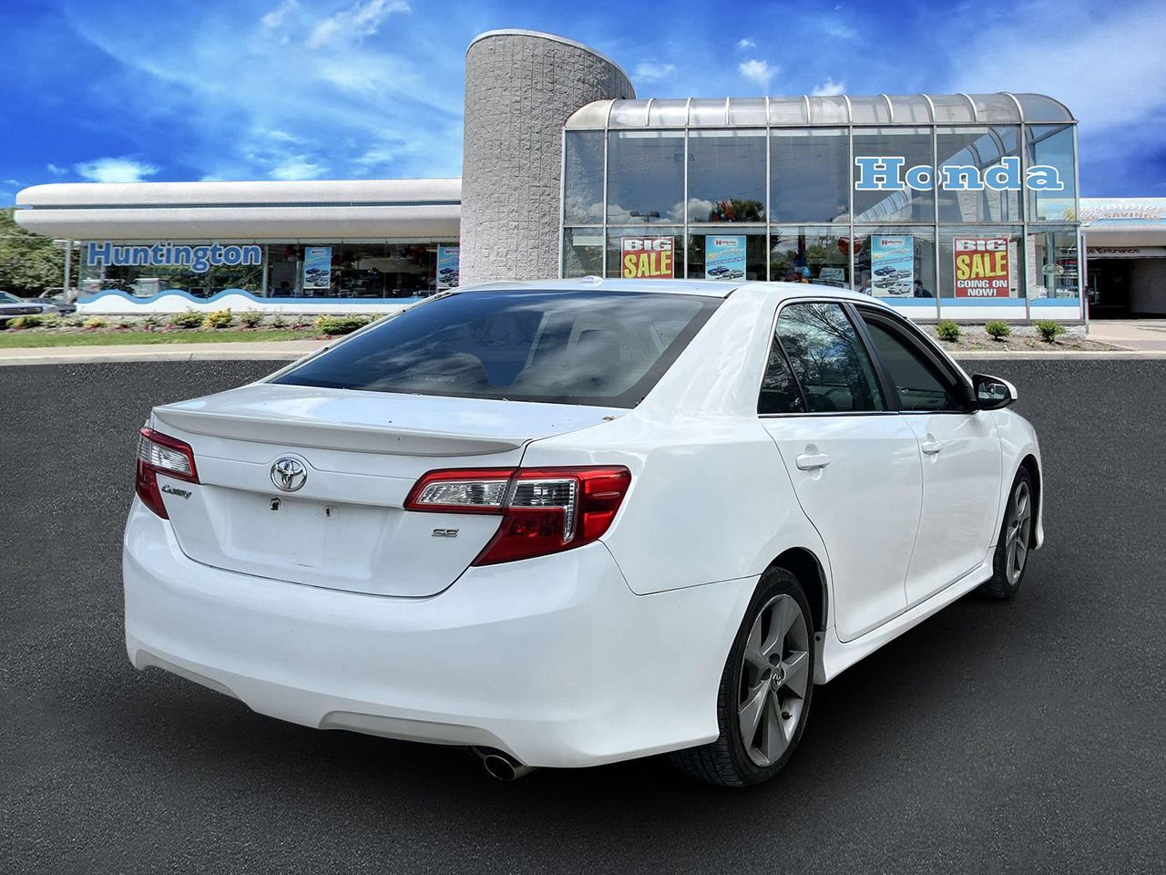 2012 Toyota Camry LE photo 3