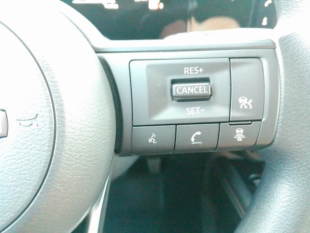 2025 Nissan Kicks SV photo 23