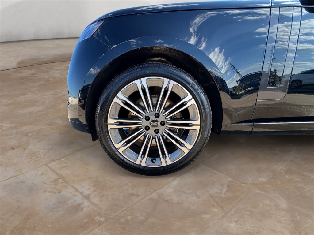 2025 Land Rover Range Rover SE photo 13