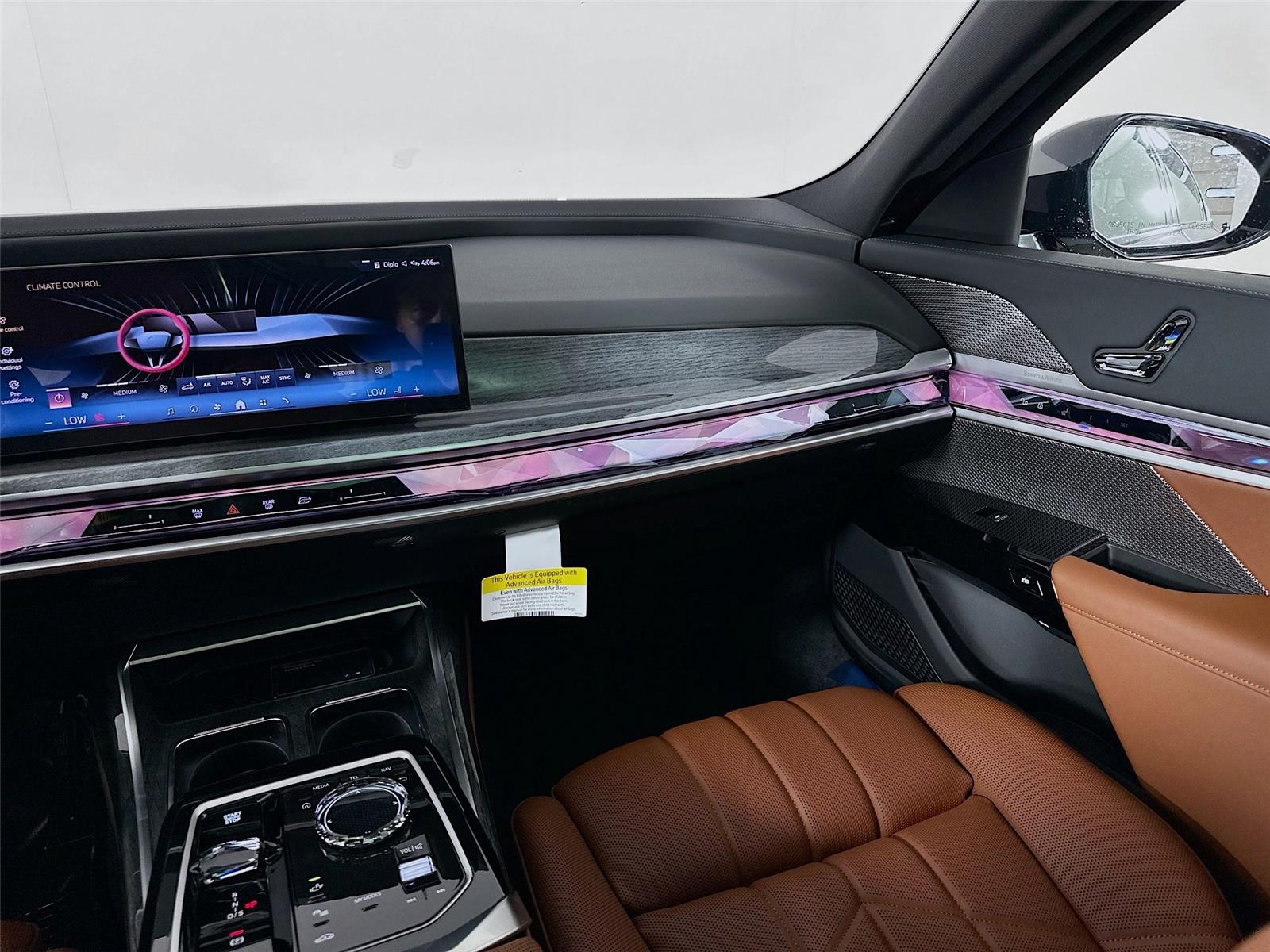 2026 Bmw 750e photo 24