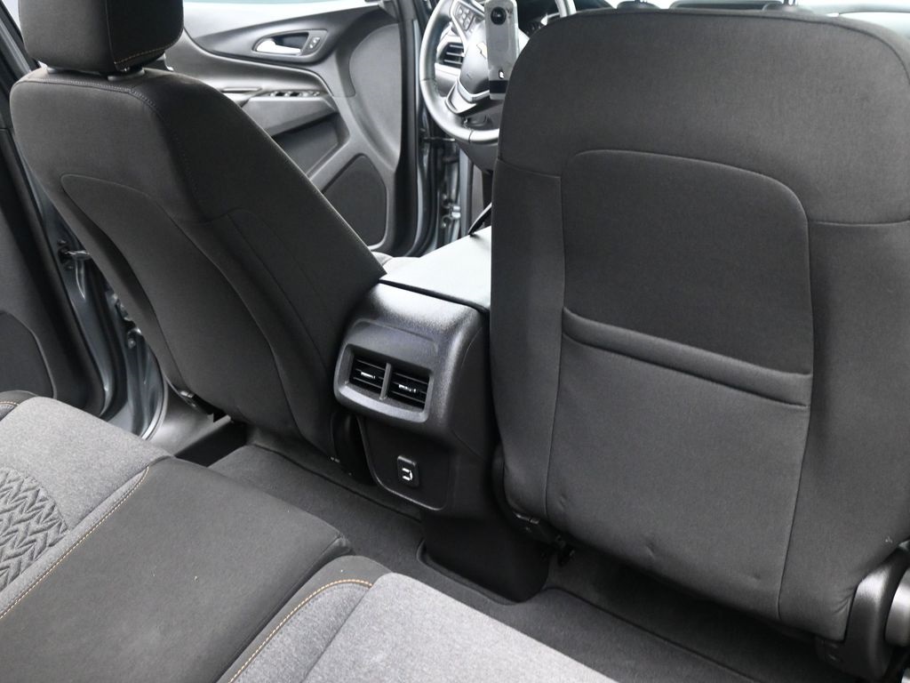 2024 Chevrolet Equinox LT photo 3