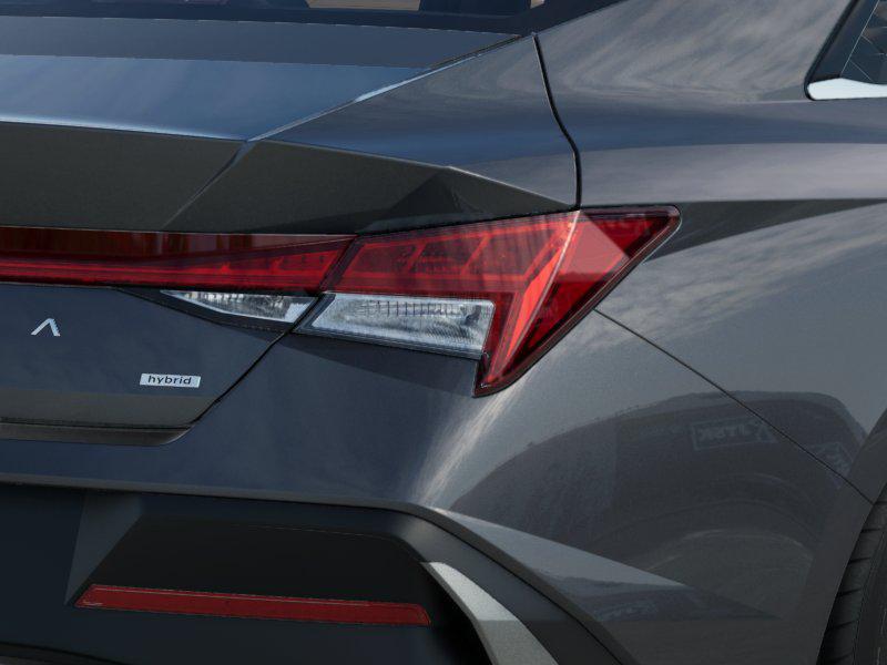 2025 Hyundai Elantra Hybrid Limited photo 9