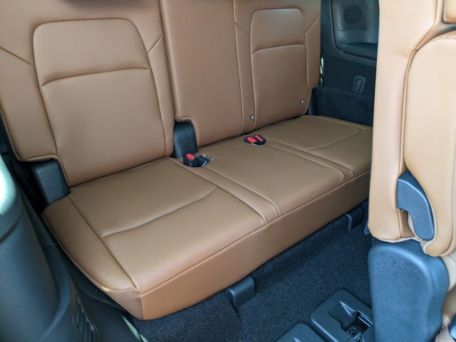 2025 Nissan Pathfinder Platinum photo 25