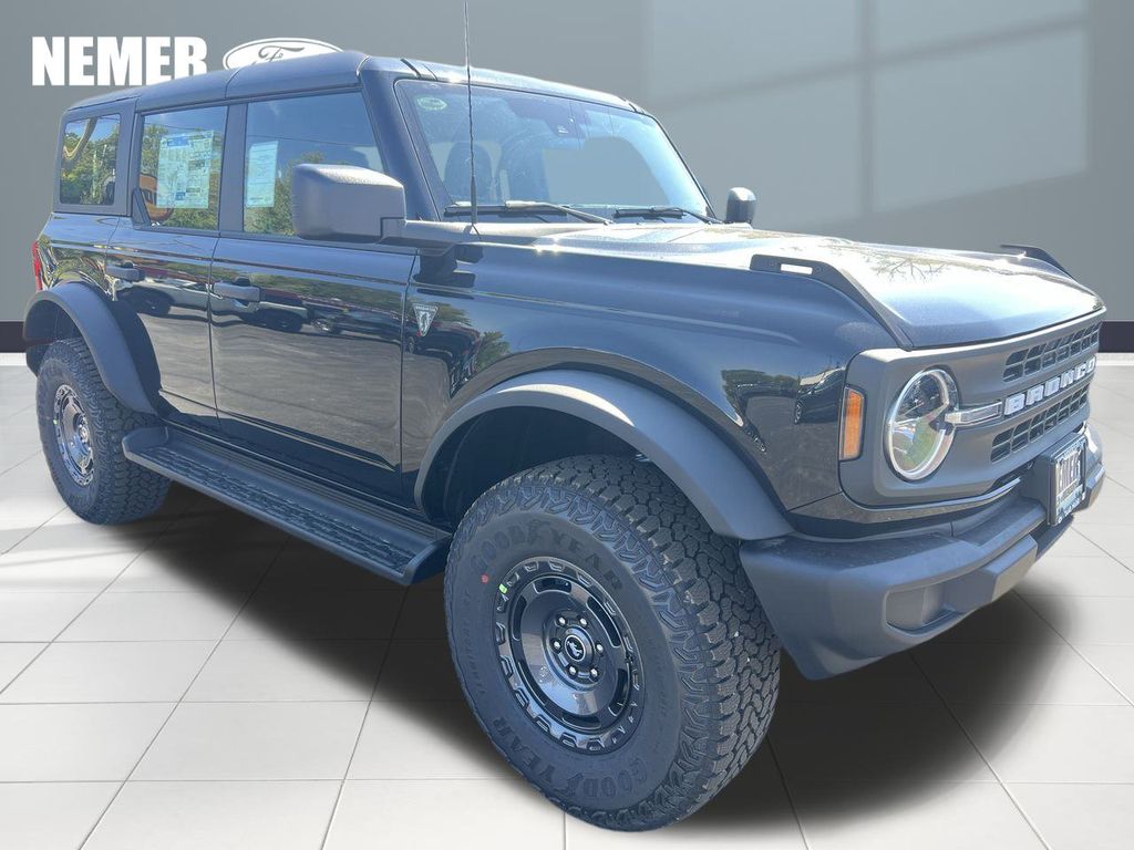 2025 Ford Bronco 4-Door Base's photo