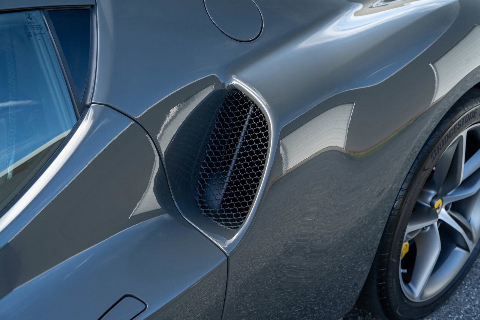 2023 Ferrari 296 GTB Base photo 12
