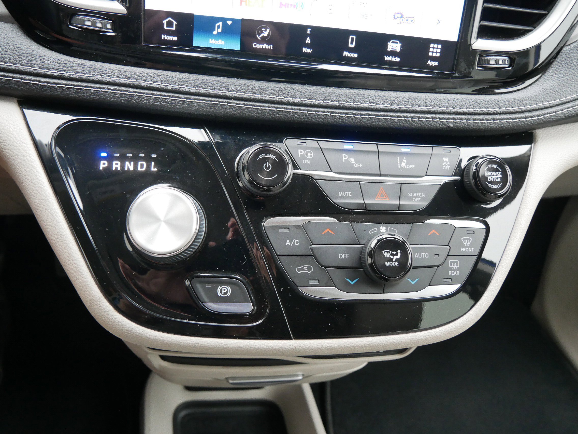 2021 Chrysler Pacifica Hybrid Touring L photo 22