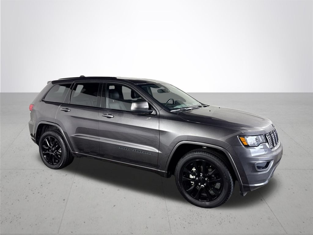 2020 Jeep Grand Cherokee Altitude photo 3