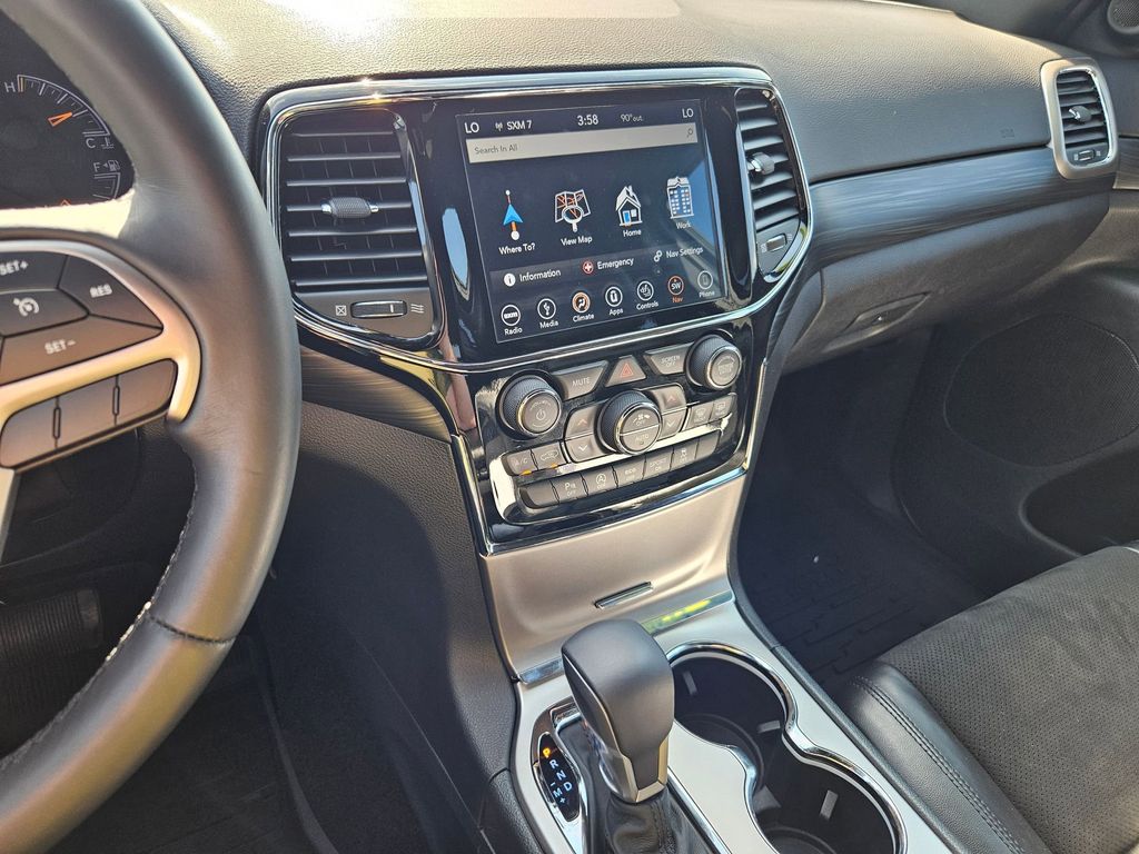 2019 Jeep Grand Cherokee Laredo Altitude photo 18