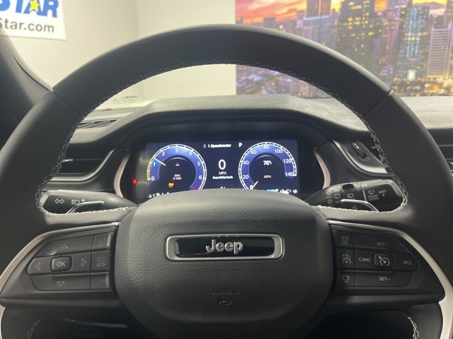 2025 Jeep Grand Cherokee Laredo photo 11
