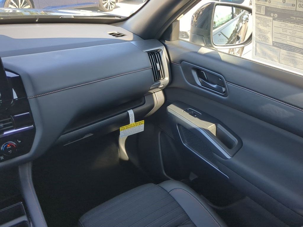 2025 Nissan Pathfinder Rock Creek photo 15