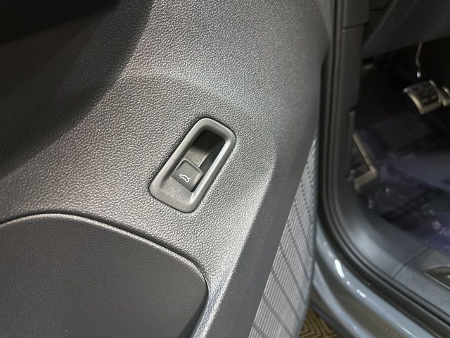 2025 Volkswagen Atlas Peak Edition SE photo 11