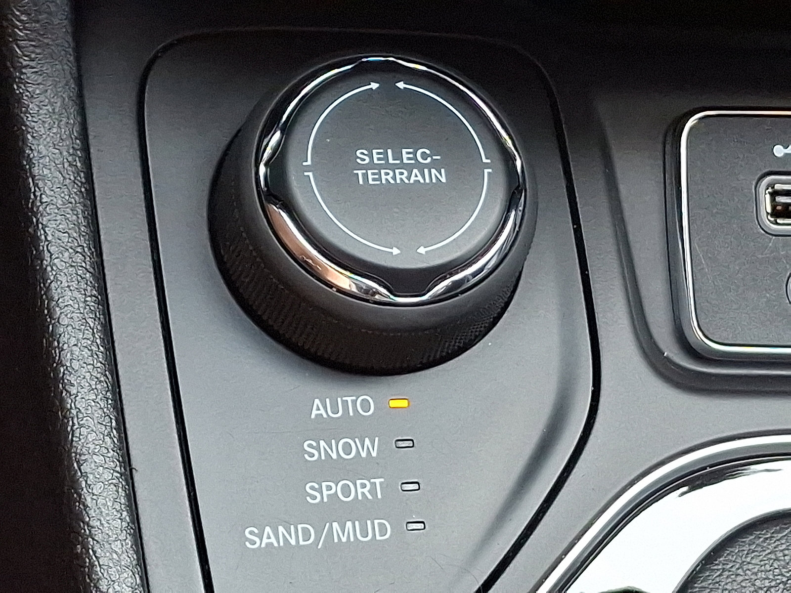 2019 Jeep Cherokee Altitude photo 19