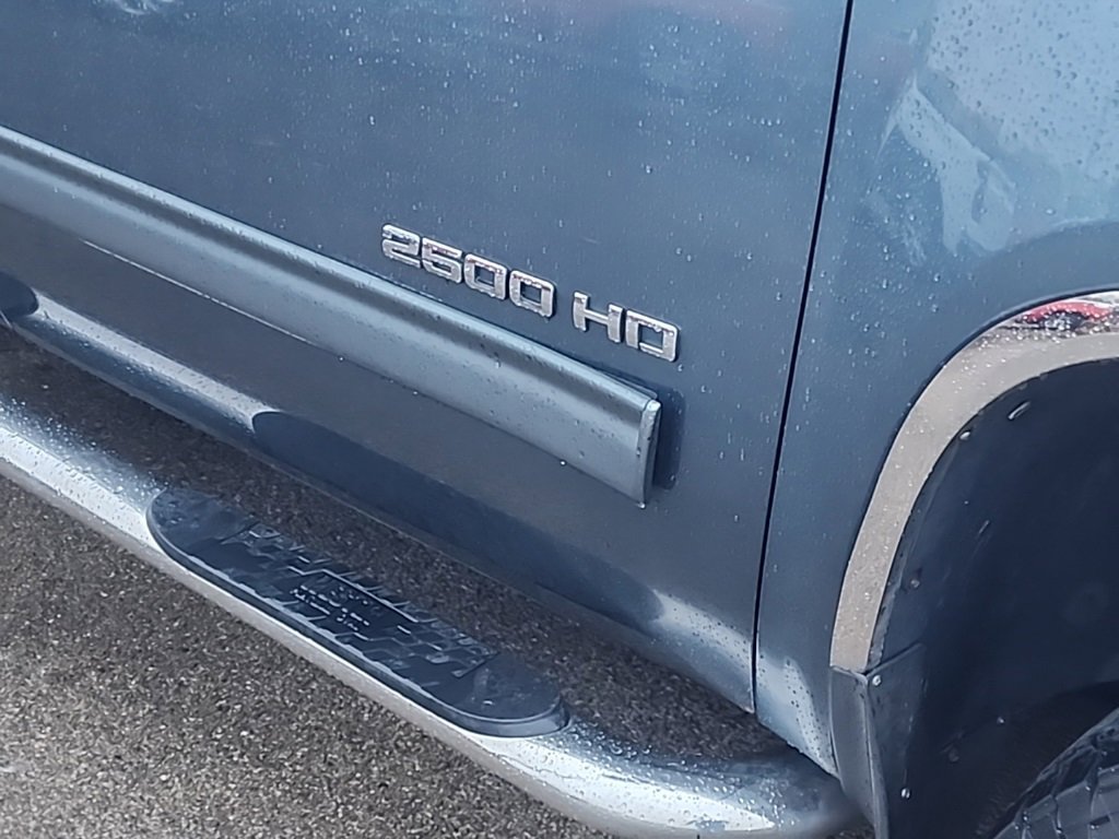 2011 Gmc Sierra 2500 HD SLE photo 2