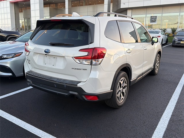 2021 Subaru Forester Premium photo 3