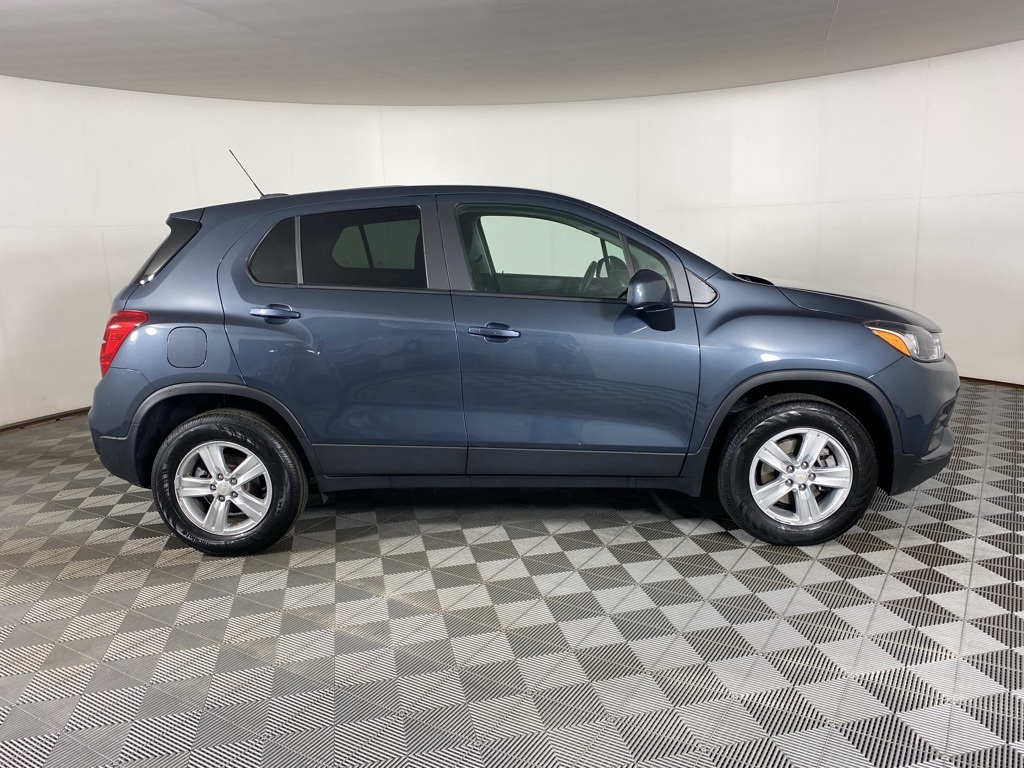 2022 Chevrolet Trax LS photo 8