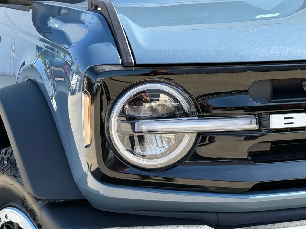 2025 Ford Bronco Outer Banks photo 3
