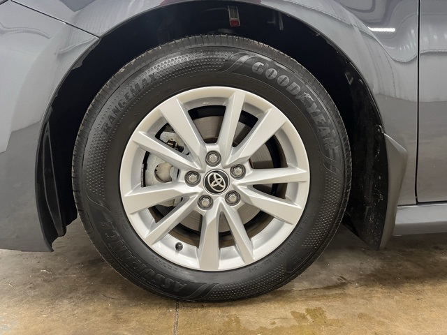 2025 Toyota Camry LE photo 8