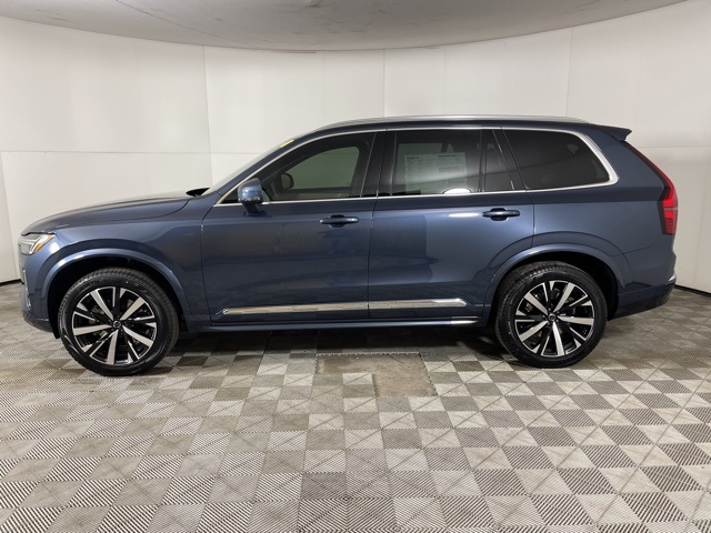 2025 Volvo XC90 Core photo 4