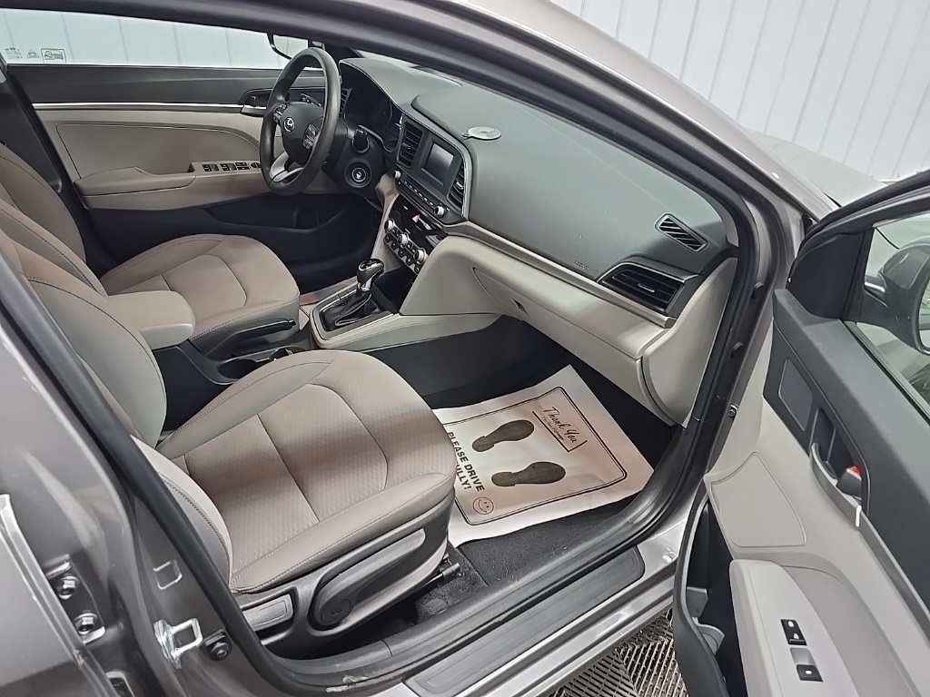 2020 Hyundai Elantra SE photo 14