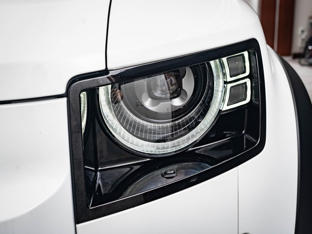 2020 Land Rover Defender 110 HSE photo 10