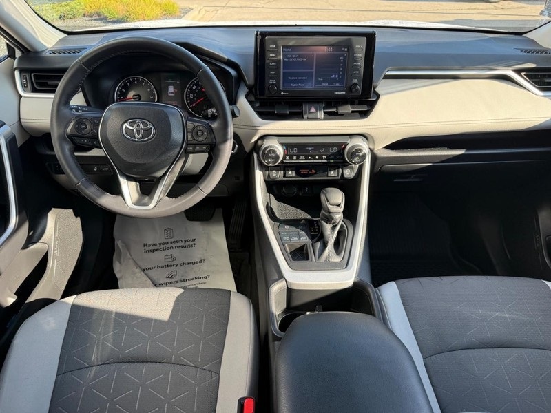 2022 Toyota RAV4 XLE photo 13