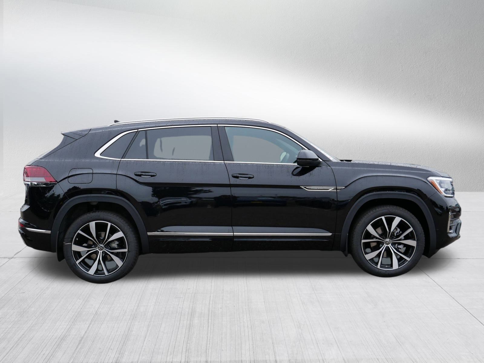 2026 Volkswagen Atlas Cross Sport SEL Premium R-Line photo 2