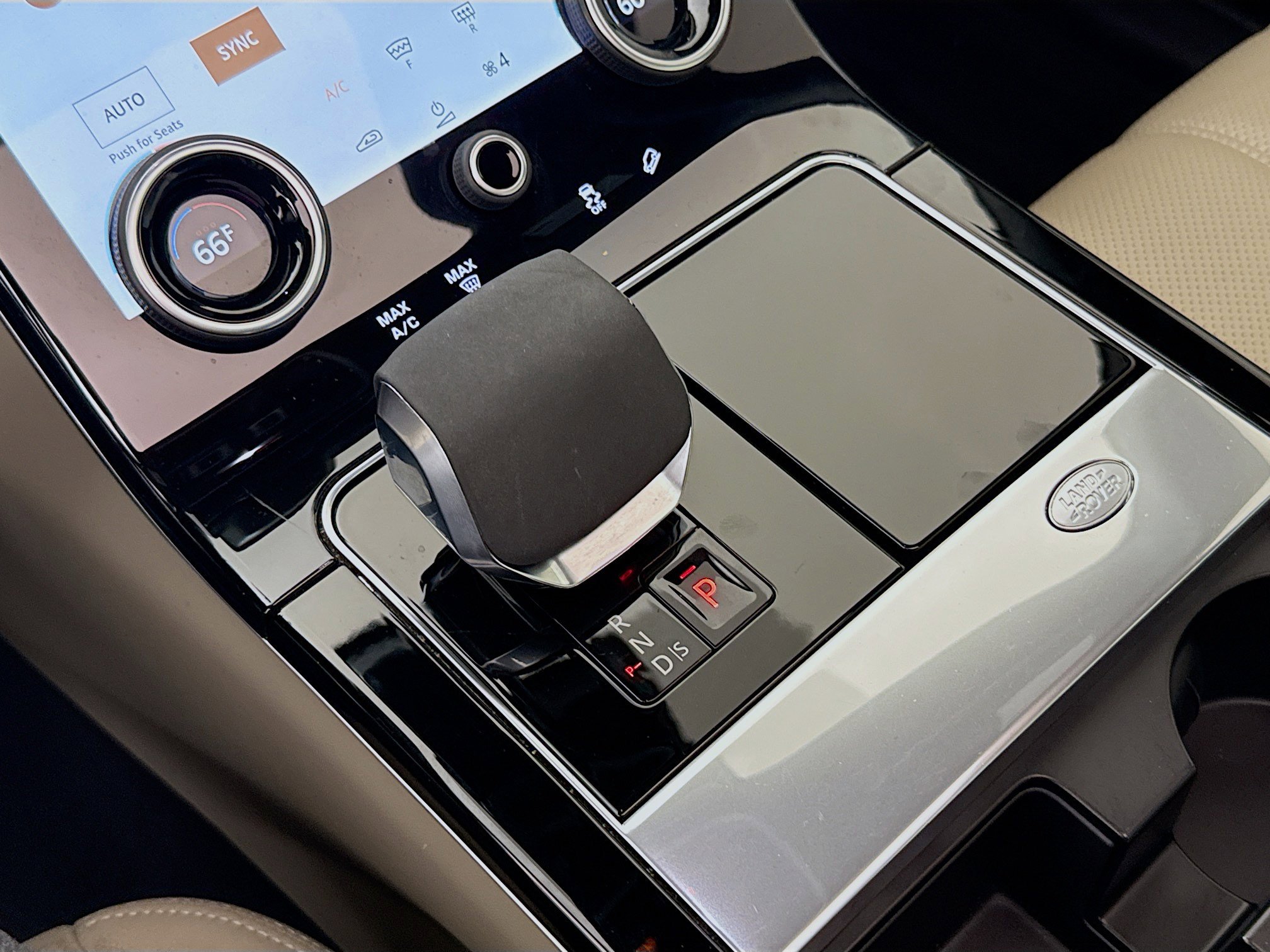 2023 Land Rover Range Rover Velar R-Dynamic S photo 13