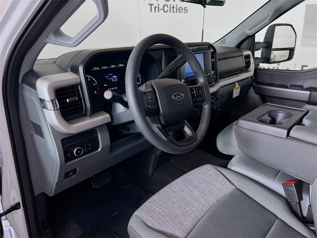 2025 Ford F-350 XLT photo 3