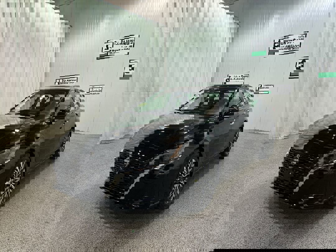 2025 Nissan Altima SV photo 4