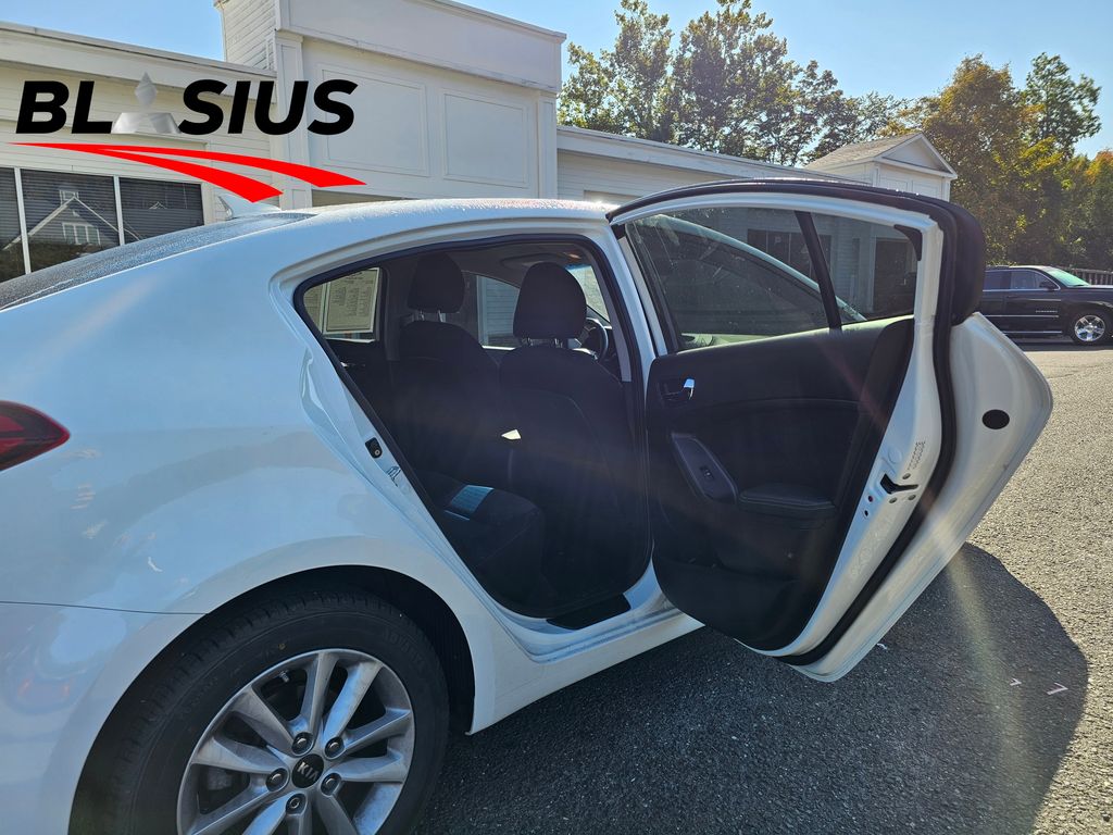 2017 Kia Forte S photo 16