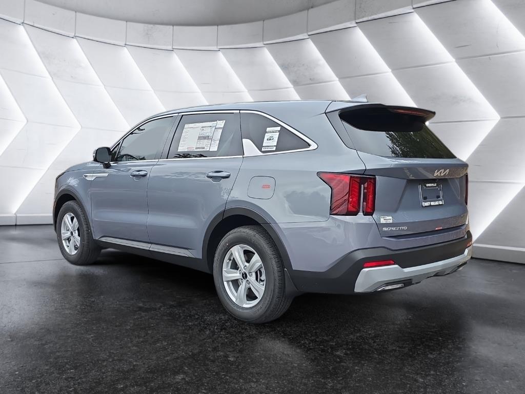 2025 Kia Sorento LX photo 3