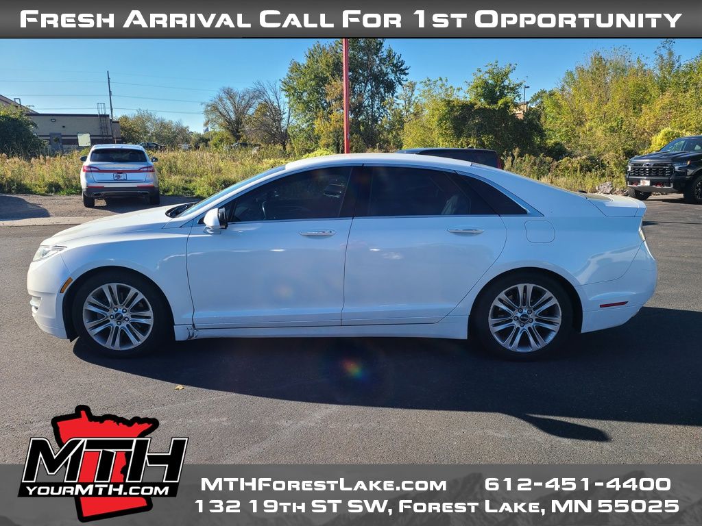 2013 Lincoln MKZ Base photo 2