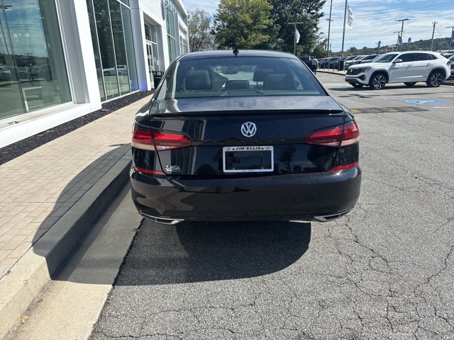 2021 Volkswagen Passat 2.0T R-Line photo 4