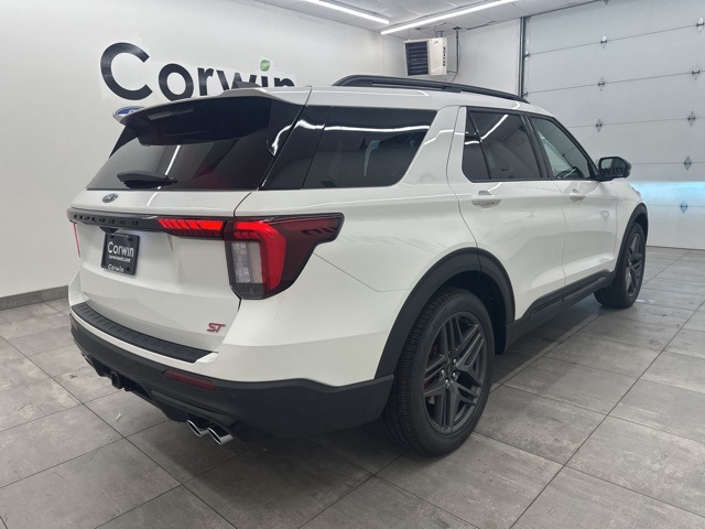 2025 Ford Explorer ST photo 4