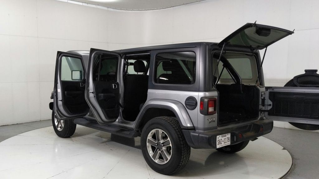 Used 2020 Silver Jeep Unlimited Sahara image 10