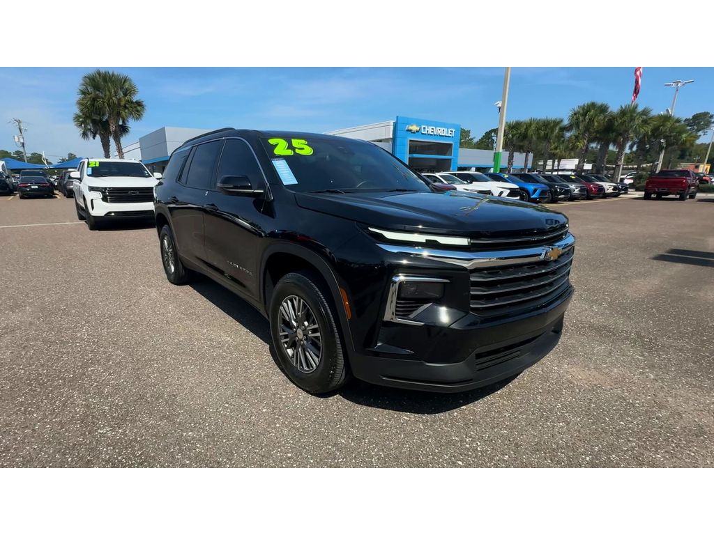 2025 Chevrolet Traverse photo 8