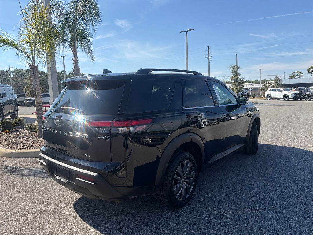 2024 Nissan Pathfinder SV photo 3