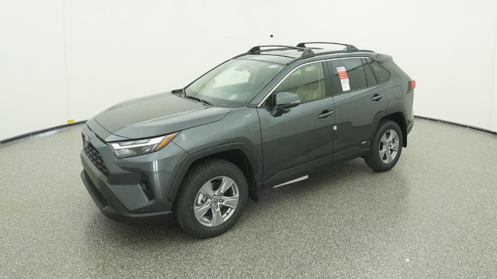 2025 Toyota RAV4 XLE's photo